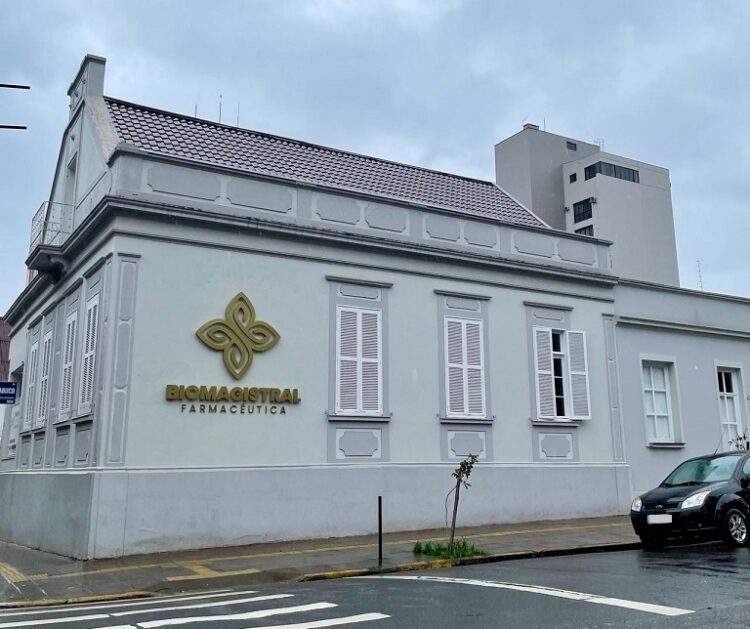Casarão está localizado na esquina das ruas Joaquim Nabuco e Ignácio Christiano Plangg