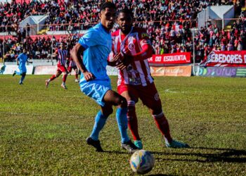 Novo Hamburgo e Inter-SM duelaram no Estádio Presidente Vargas. Jefferson Couto/ECNH