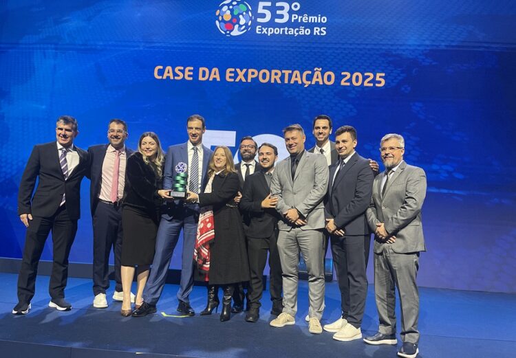 Equipe da Calçados Beira Rio celebrando mais um reconhecimento. Divulgação