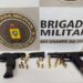 Armas foram apreendidas com ocupantes de uma BMW. Brigada Militar/Divulgação