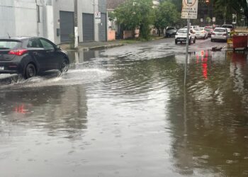 Objetivo da obra é  reduzir os alagamentos crônicos da via, registrados há anos.