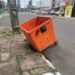 Situação de contentor de plástico na esquina das ruas Bento Gonçalves e Gomes Jardim