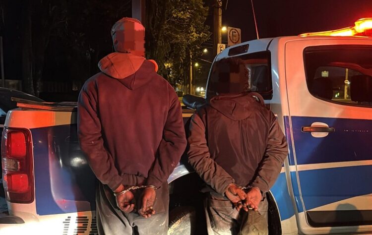 Dupla foi presa em avenida do bairro Santo Afonso. PMNH/Divulgação