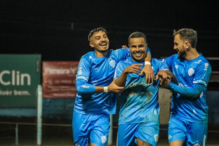 Novo Hamburgo vai embalado para a semifinal após a goleada sobre o Gramadense. Jefferson Couto/ECNH