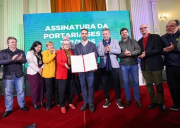 Assinatura foi realizada no Palácio Piratini. João Pedro Rodrigues/Secom