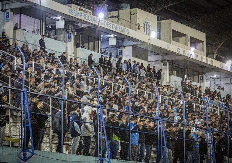 Torcedor do Novo Hamburgo fez a sua parte e foi em grande número no primeiro jogo da semifinal. Jefferson Couto/ECNH