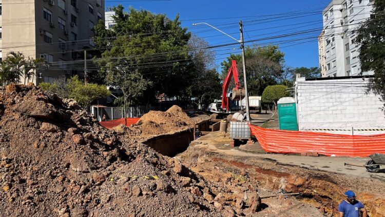 A previsão é de concluir o serviço até o final de setembro, mas com possíveis ampliações no prazo.  PMNH/Divulgação