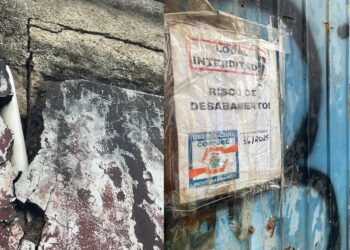 Rachaduras expostas e o recado deixado no portão: sete meses depois, nada mudou