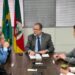 Prefeito de São Leopoldo e outras lideranças políticias receberam a informação do CEO da Taurus. Douglas Dalua | PMSL