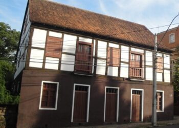 O Museu Comunitário Casa Schmitt-Presser fica na Avenida General Daltro Filho, 929