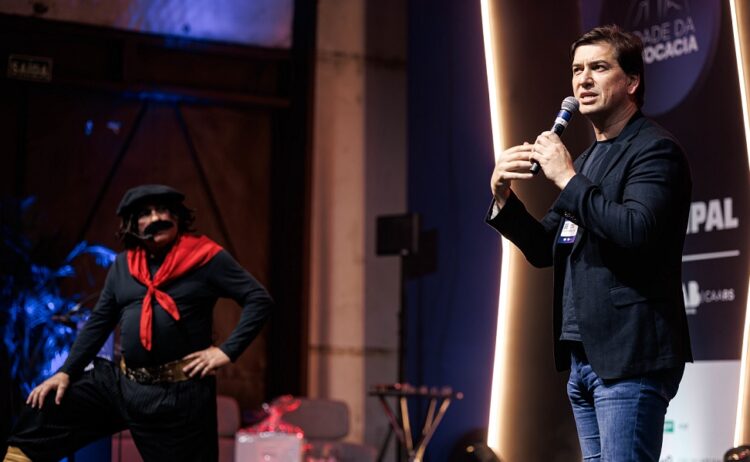 Guri de Uruguaiana e Vinicius Dutra foram atração nesta terça-feira na Cidade da Advocacia. OAB-RS/Divulgação