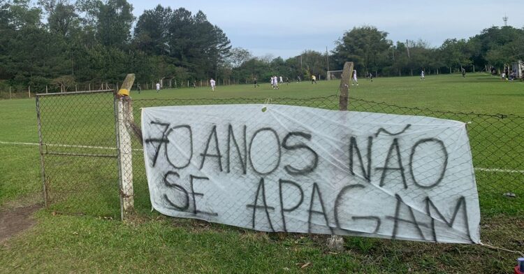 Faixa de protesto neste sábado: campo do Botafogo fica no Jardim Mauá. Fotos Divulgação