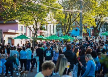 Evento já atraiu dezenas de milhares de pessoas para a Rua Mauá, em Hamburgo Velho. Divulgação