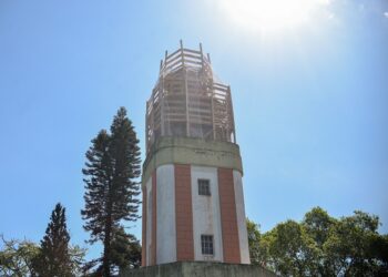 Avança o restauro do monumento que está na bandeira do município. Fotos Leonardo Rosa