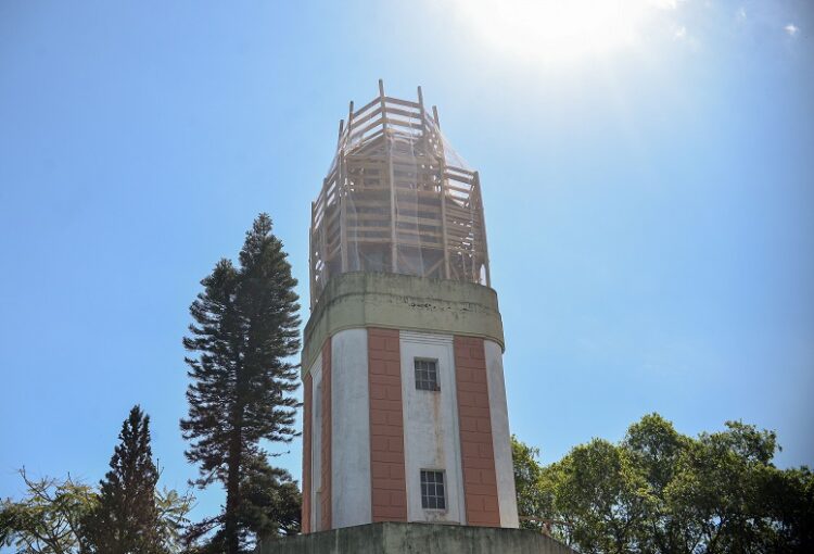 Avança o restauro do monumento que está na bandeira do município. Fotos Leonardo Rosa