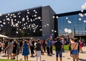 Participantes vão soltar balões brancos num dos momentos mais emocionantes do evento. Divulgação