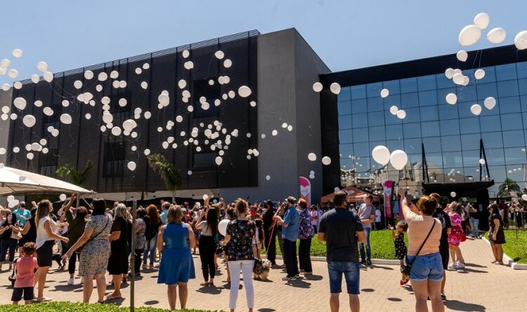Participantes vão soltar balões brancos num dos momentos mais emocionantes do evento. Divulgação