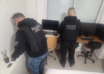 Foram cumpridos mandados de busca e apreensão nas residências dos investigados, situadas em Porto Alegre e em Novo Hamburgo. Polícia Civil/Divulgação