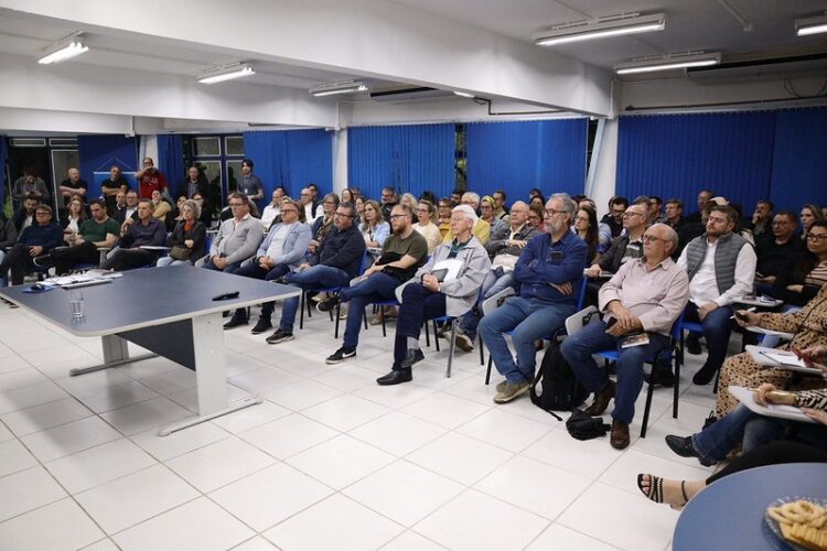 Reunião realizada no Parque Floresta Imperial teve grande adesão da comunidade. Weslei Fillmann/PMNH