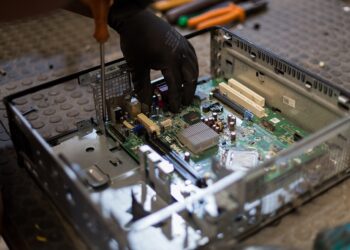 É fundamental que a população faça o descarte correto de equipamentos elétricos e eletrônicos. Divulgação