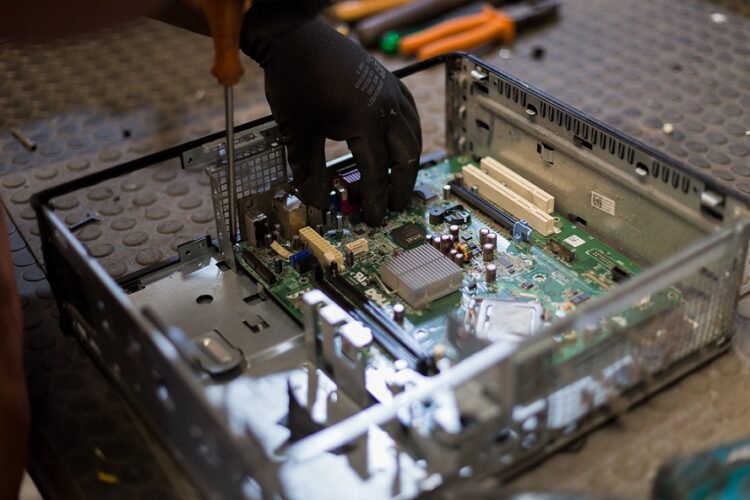 É fundamental que a população faça o descarte correto de equipamentos elétricos e eletrônicos. Divulgação