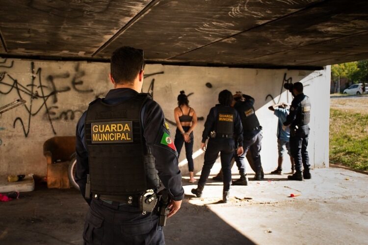 Agentes da Guarda Municipal também participaram da ação. Fotos Ramon Belmonte/PMNH