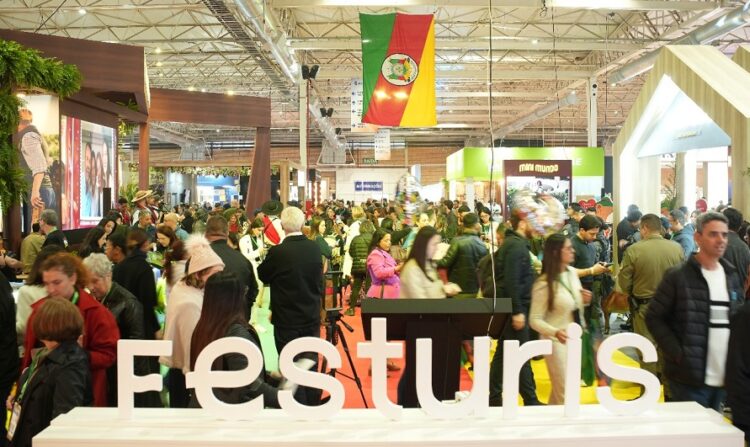 Evento teve 64 destinos internacionais representados, 2.500 marcas expositoras e mais de 400 estandes. Festuris/Divulgação