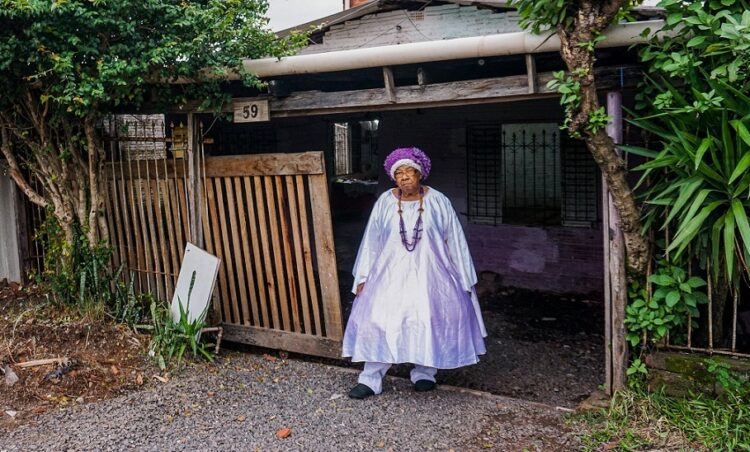O jornalista enfatiza o papel da fotografia como documento e instrumento de combate
ao racismo religioso. Leonardo Rosa/Divulgação