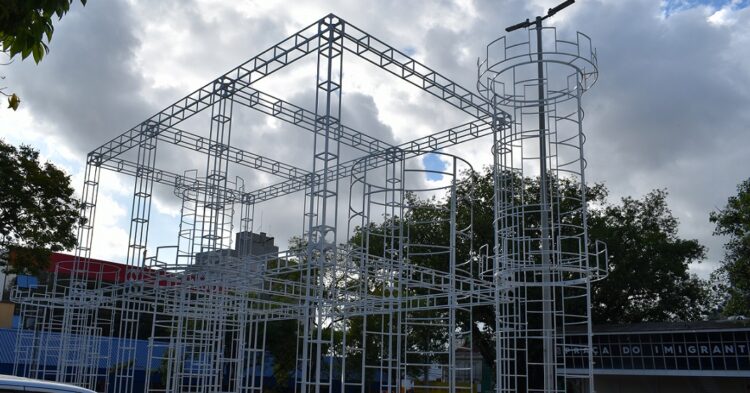Um castelo tridimensional está sendo montado na Praça do Imigrante. CDL/Divulgação