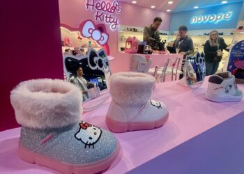 Lojistas estão aprovando a coleção Hello Kitty apresentada pela Novopé na BFSHOW