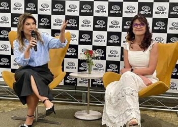 Luciana de Souza Brentano e Ingrid Finger conversaram com o público e autografaram a obra