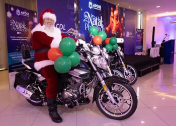 Papai Noel conheceu os principais prêmios da campanha.Diovana Pare /Divulgação