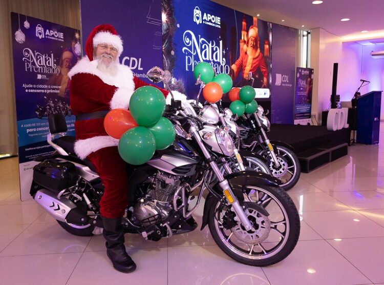 Papai Noel conheceu os principais prêmios da campanha.Diovana Pare /Divulgação