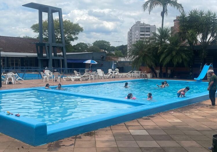 Sociedade Aliança conta com três piscinas em seu parque aquático