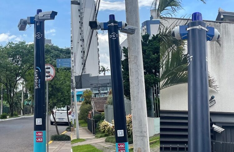 Postes da DGT em diferentes pontos da Rua Itajaí: a vigilância é intensa