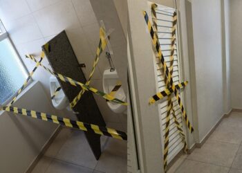 Servidores estão impedidos de usar espaços nos banheiros por falta de manutenção. Fotos Divulgação