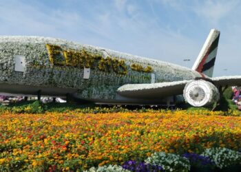 A Emirates Airline construiu, no Dubai Miracle Garden, a maior instalação de flores do mundo em um tamanho real da aeronave A380