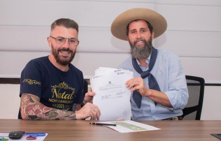 O prefeito de Novo Hamburgo, Gustavo Finck, e o secretário estadual Gaúcho da Geral. Ramon Belmonte/PMNH