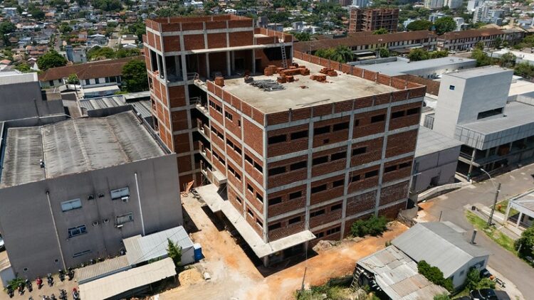 Obras foram paralisadas em 2024 e estão sendo retomadas neste começo de 2027. Ramon Belmonte/PMNH