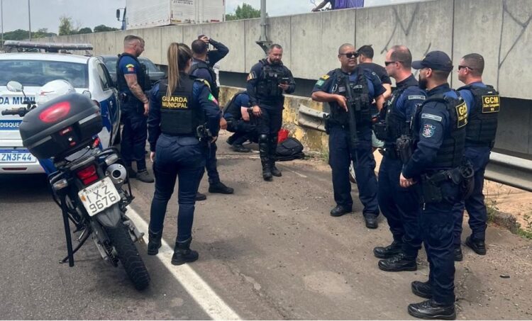 Cerco na BR-116: a Guarda Civil Municipal de São Leopoldo prestou apoio na ação. PMNH/Divulgação