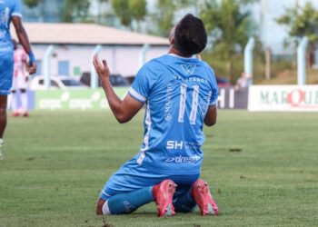 Allison, de joelhos, comemora o gol e a classificação do Noia. Wilber Dorneles/ECNH