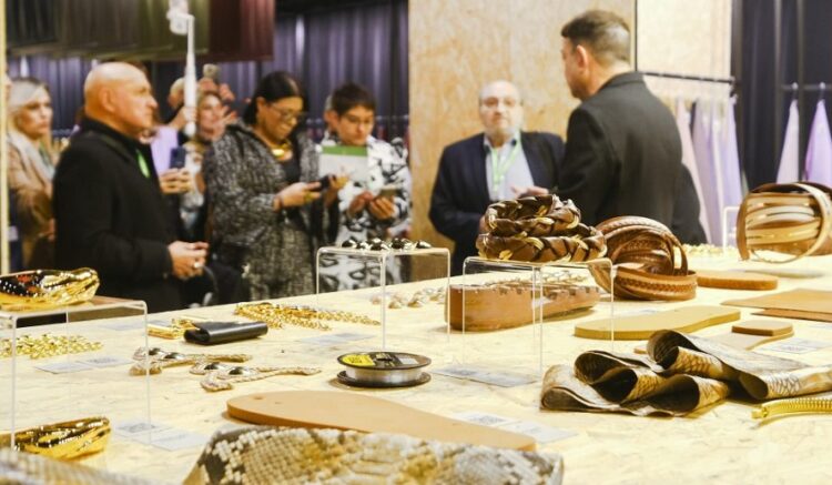 No evento, terão materiais e serviços para movimentar a produção de calçados, vestuários, móveis, bijuterias e indústria automotiva. Divulgação