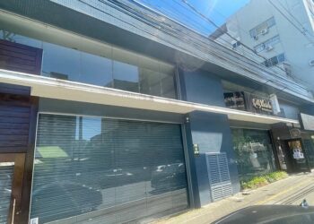 Lojas ficavam lado a lado na Rua Lima e Silva, no Centro