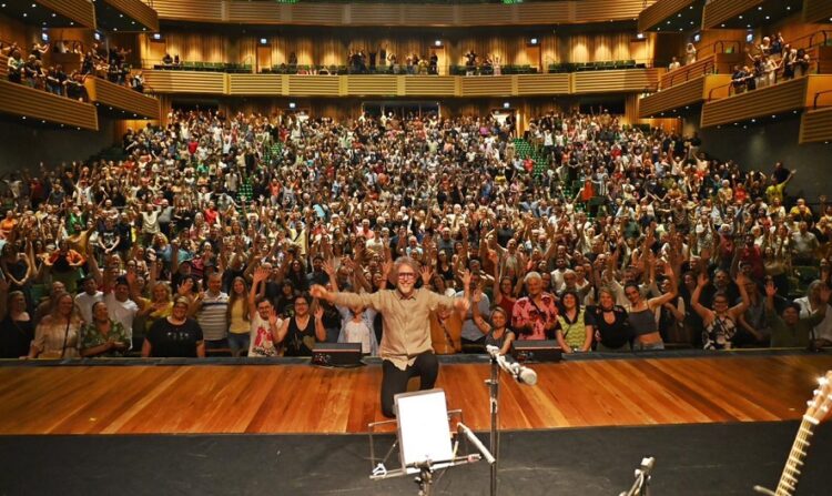 Cerca de mil pessoas acompanharam o show no Teatro Feevale, em Novo Hamburgo. Diego Soares/Divulgação