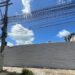 Terreno na Rua Gomes Portinho foi limpo e cercado com placas de metal