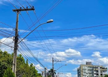 Queixas sobre demora para substituir lâmpadas queimadas chegam de todas as regiões da cidade