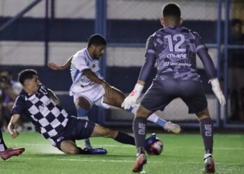 Atacante Leandro foi autor de um lindo gol na noite deste domingo. Leandro Teixeira/ECNH