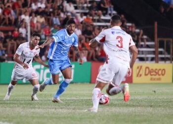 Atacante Leandro teve uma grande chance de marcar no segundo tempo. Vinícius Carvalho/ECNH