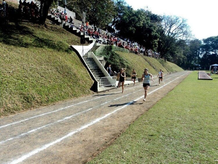 Campo de atletismo da Fundação Evangélica será utilizado para várias provas. IENH/Divulgação