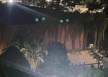 Muitas ruas estão esperando pela troca de lâmpadas queimadas